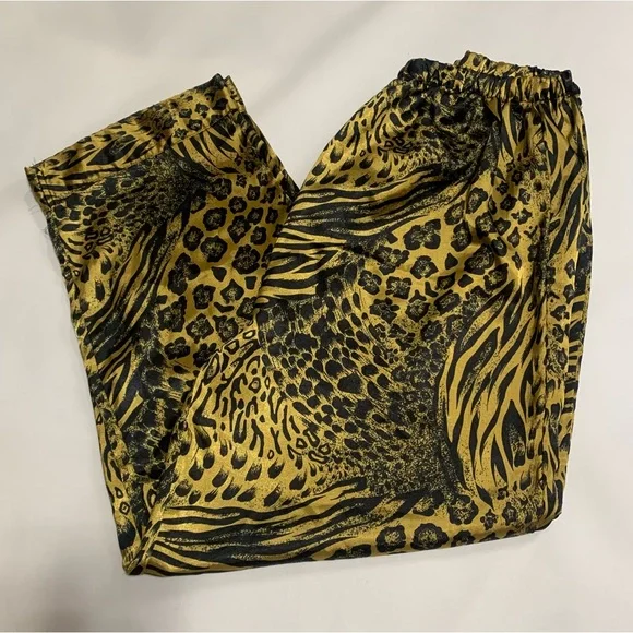 🛍️ Animal Print 2 Piece Poly-Satin Pajama Set Gold & Black - Size L - Picture 4 of 8